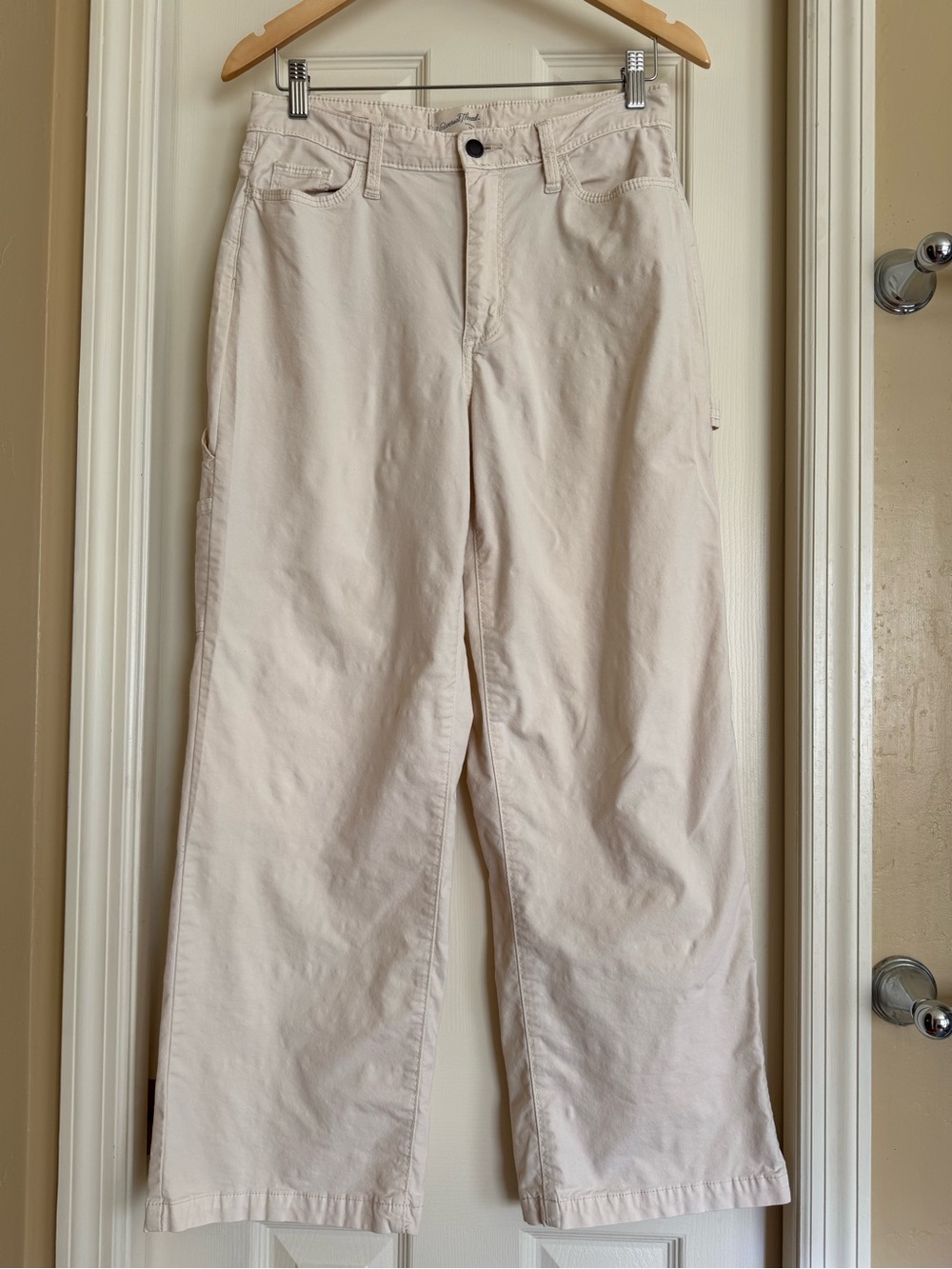 Universal Thread Women’s Wide-Leg Chinos in Cream
